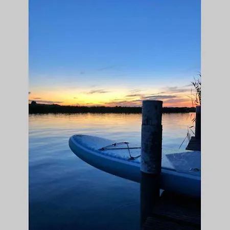 Mooi Vakantiehuis Prachtig Gelegen Aan Het Water Rijpwetering Exterior photo
