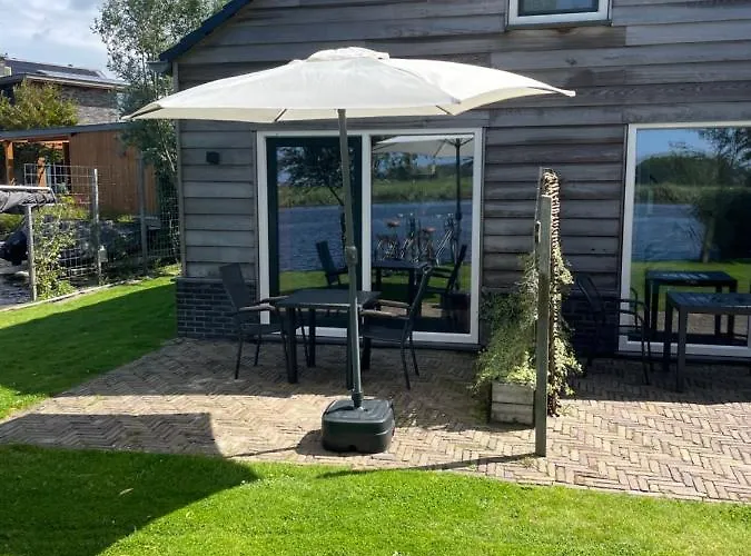 Mooi Vakantiehuis Prachtig Gelegen Aan Het Water