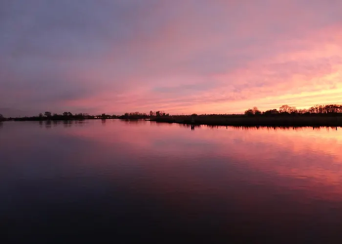 Mooi Vakantiehuis Prachtig Gelegen Aan Het Water